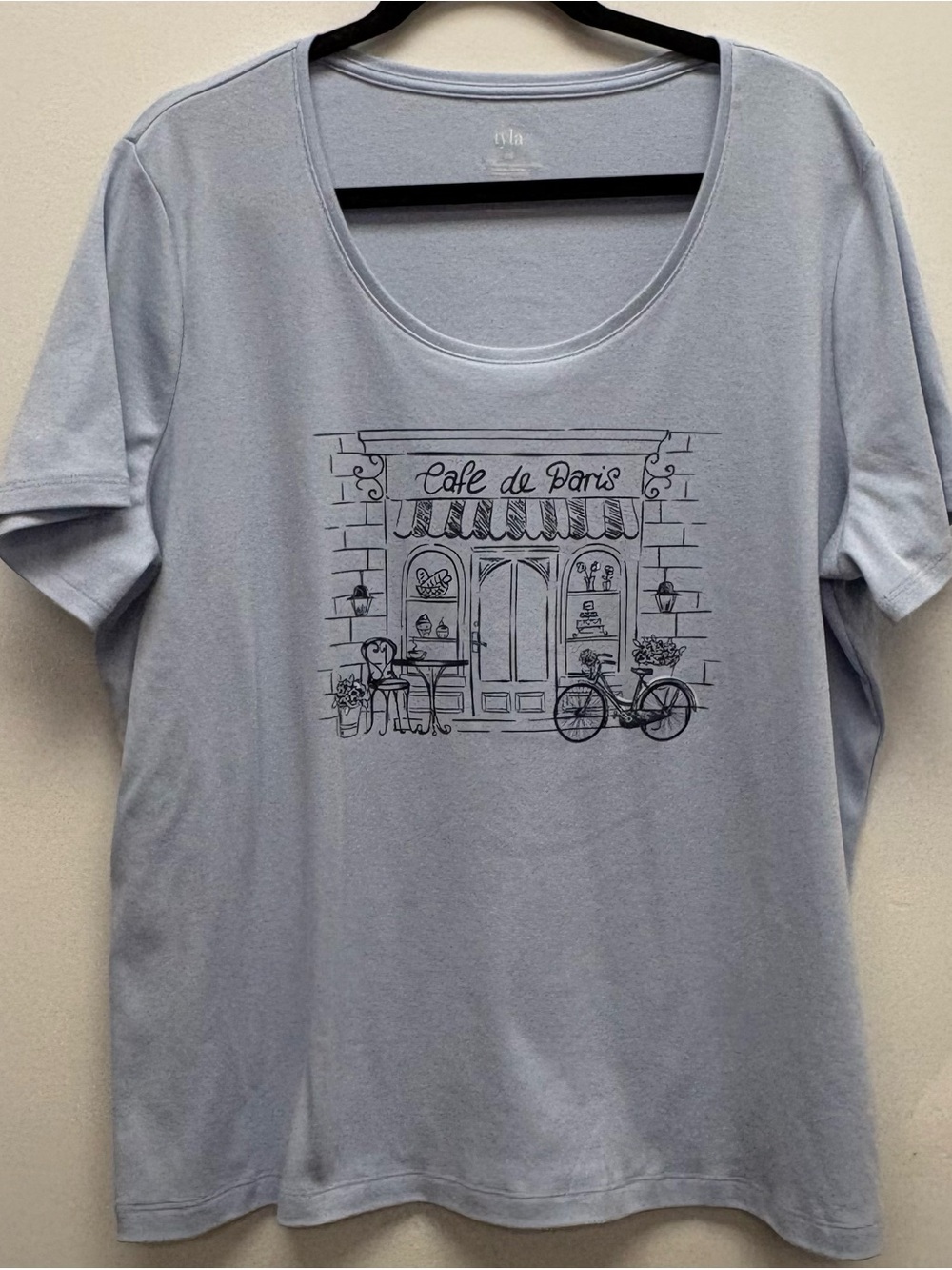 4 for $25 💙 Iyla “Cafe de Paris” Graphic Tee 2X 💙